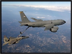 KC-135 Stratotanker, F-16, Myśliwiec, Transportowiec, Lot