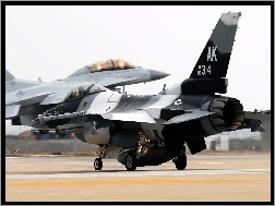 F-16, Odrzutowce, Lotnisko